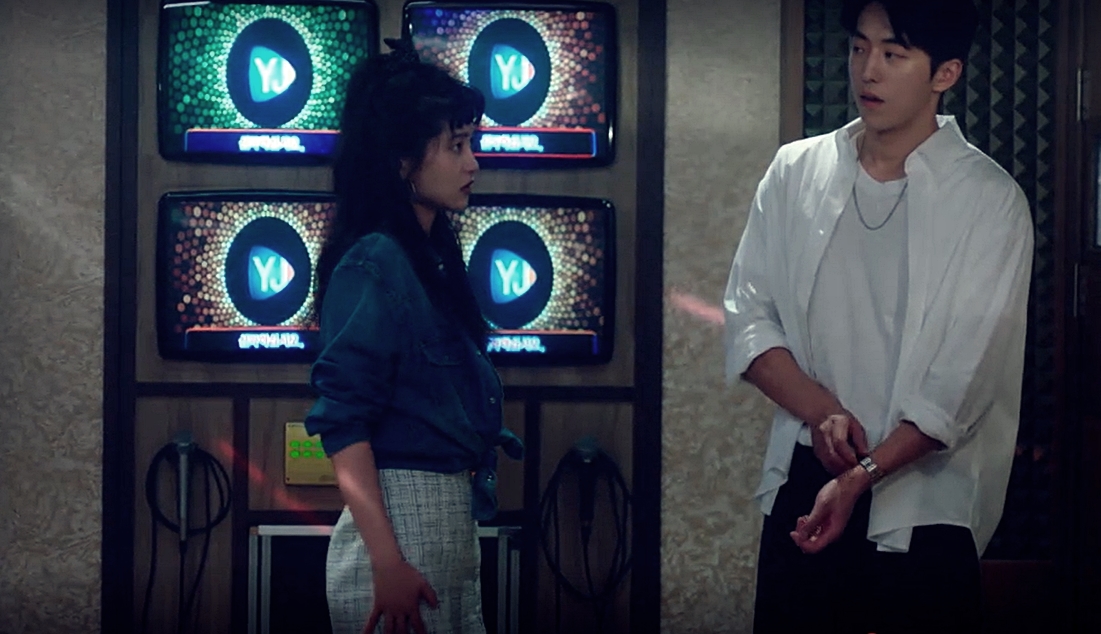 스물다섯-스물하나-나이트클럽-장면