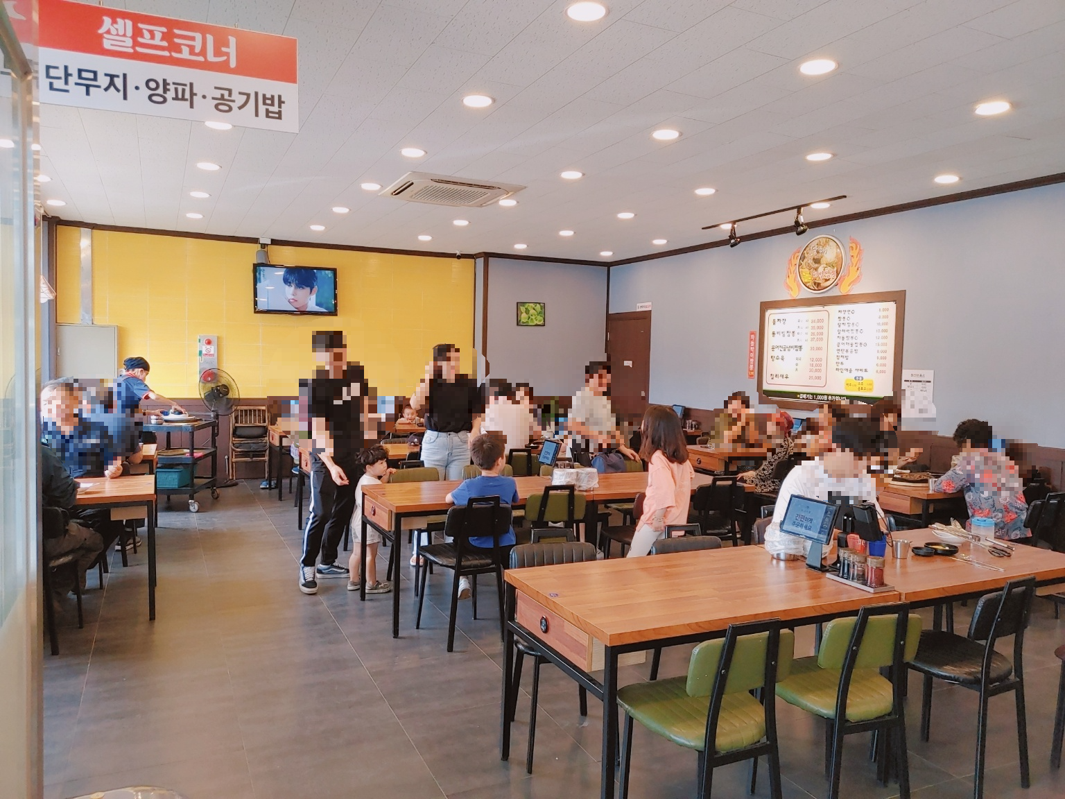 창녕 영산면 달해 돌 짜장 실내