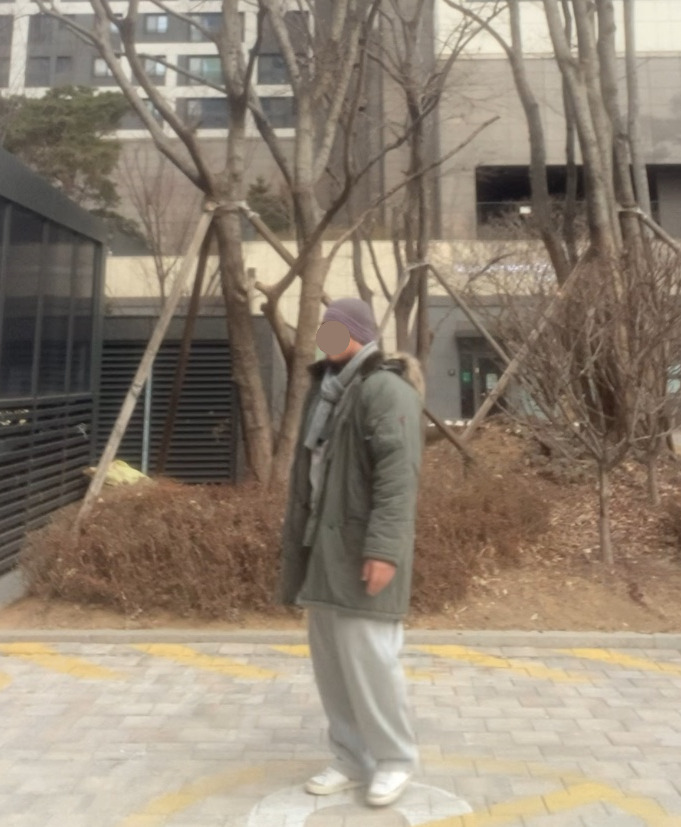 데일리룩('26.1.23.)루오에스펙 울니트비니, 세컨모놀로그 머플러, 유니폼브릿지 에어포스 맨투맨, 로스코 N-3B 파카 점퍼, 토피 트레이닝 팬츠, 나이키 블레이저로우 77