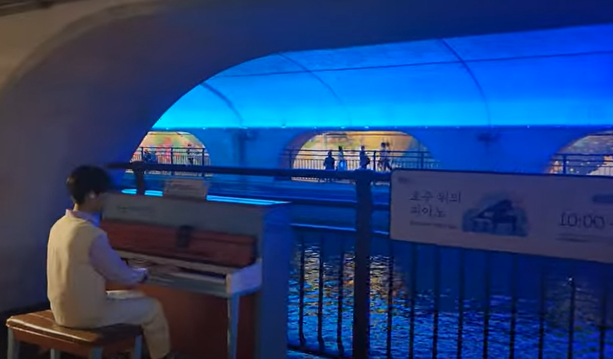 동소호수연결터널 호수위의 피아노