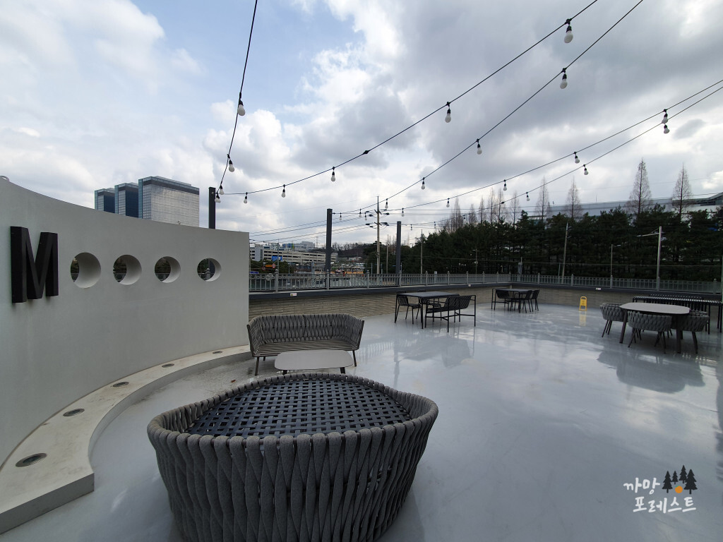 M베이커리 카페 테라스