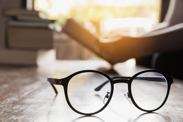 안경 꿈 해몽 [안경 쓰는 꿈&amp;#44; 안경 사는 꿈&amp;#44; 안경 선물 받는 꿈&amp;#44; 선글라스 끼는 꿈 등] 