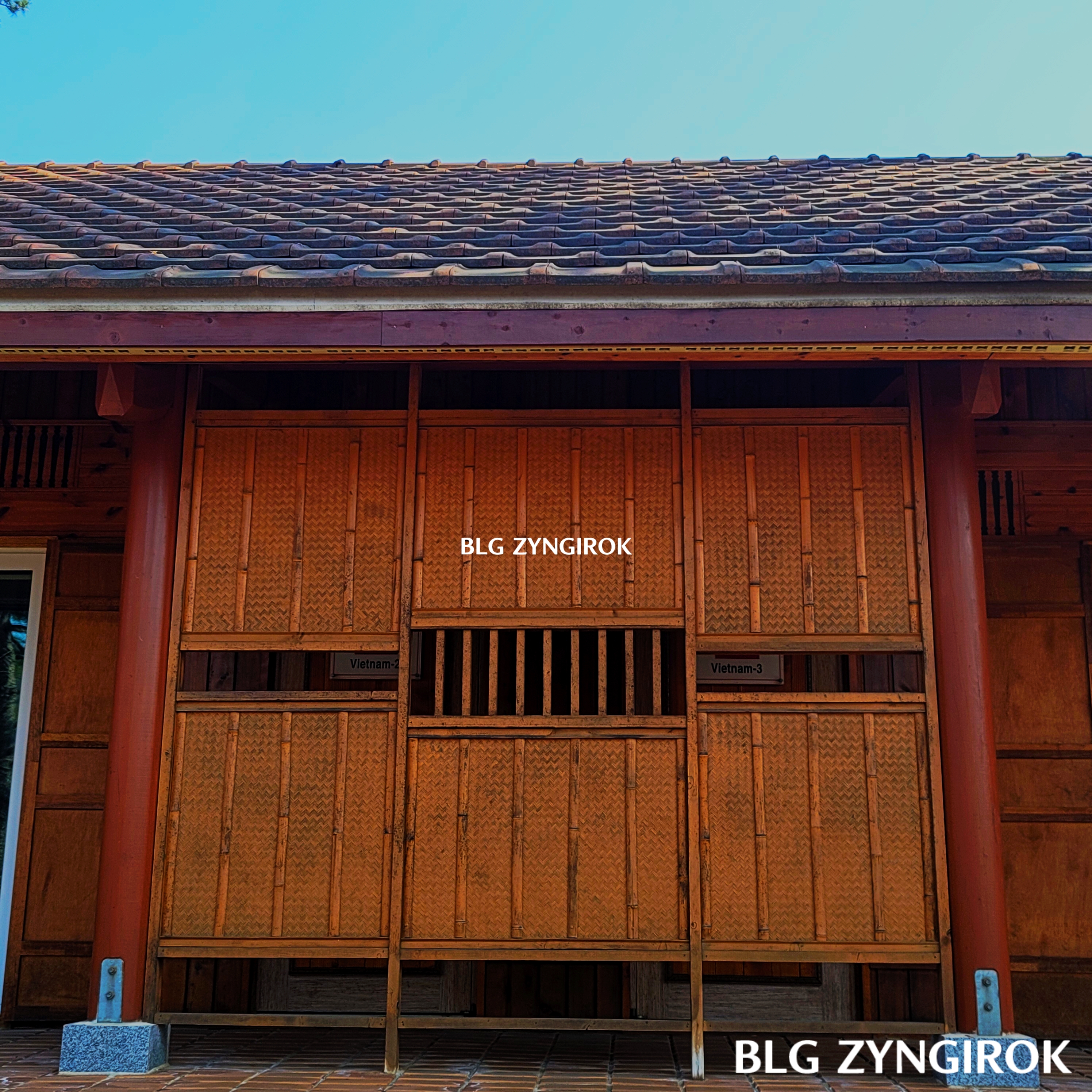 국립-아세안-휴양림-베트남-전통가옥-입구이다.