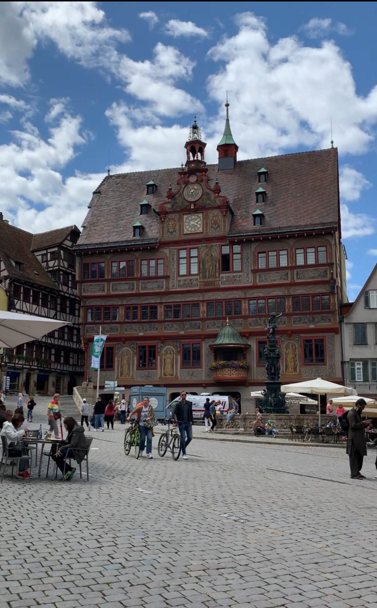 튜빙엔 시청 건물 사진