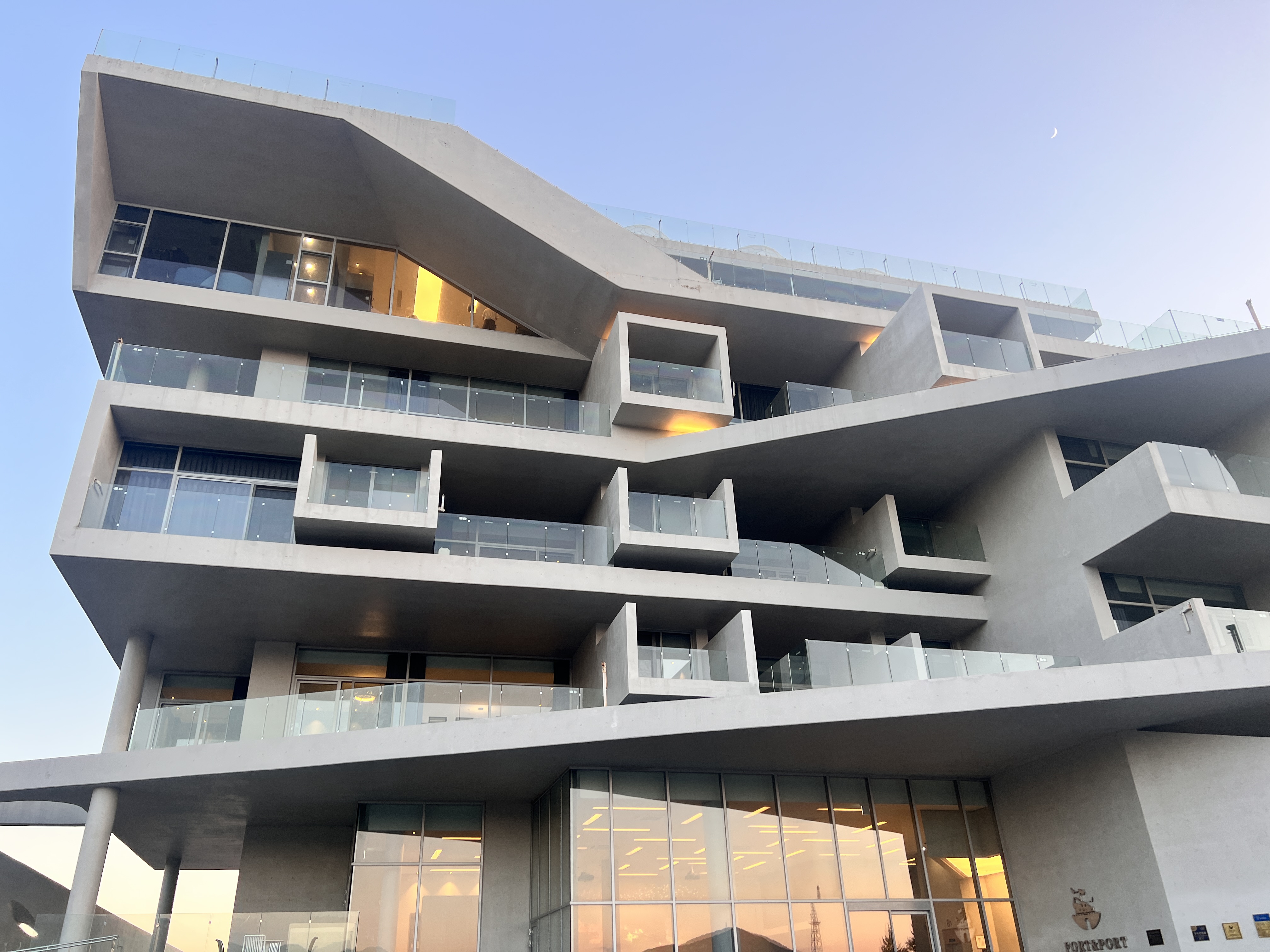 여수 포트앤포트 외관사진