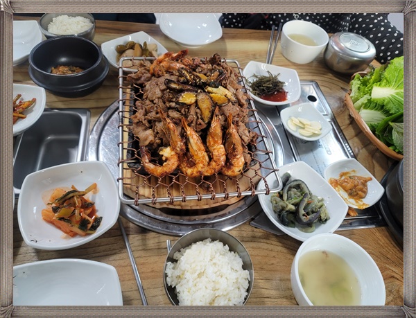 강경 돼지불고기 밑반찬