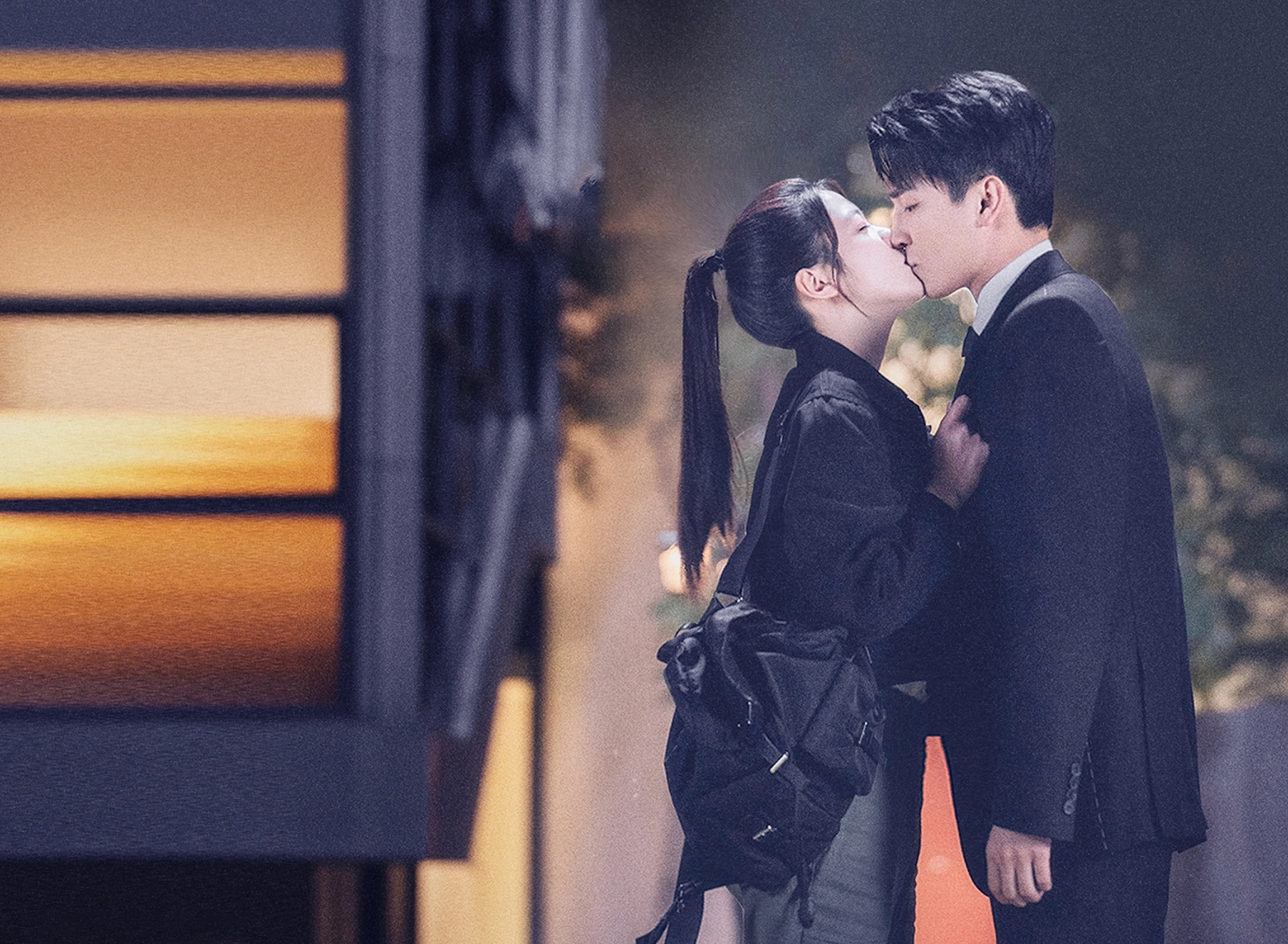 입맞춤-하는-남녀-아적비밀실우-스틸샷