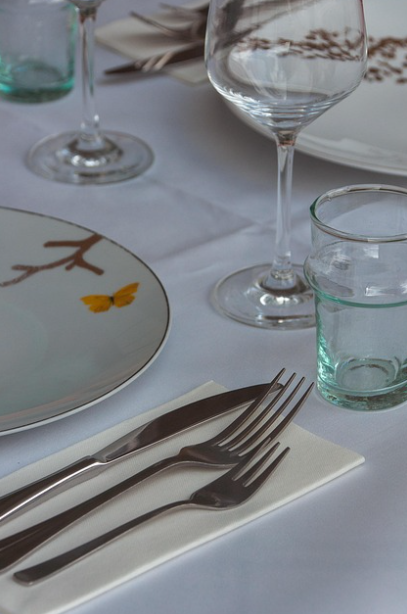 한국 식탁에서 &lsquo;혼밥&rsquo;은 왜 아직 어색할까?