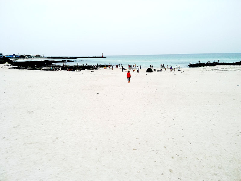 제주 김녕해수욕장(Gimnyeong Seonsegi Beach)