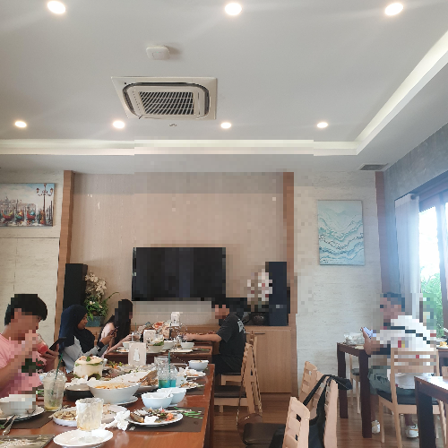 치앙마이 카페 투어 ⑤ : 인생샷을 찍을 수 있는 뷰 맛집 (Chom Cafe and Restaurant) _식사장소 내부