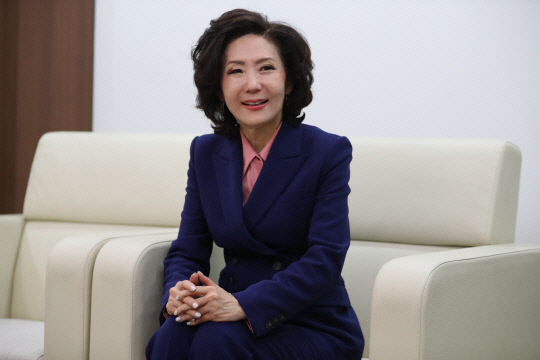 교육계 출신 아닌 언론인의 이례적 지명