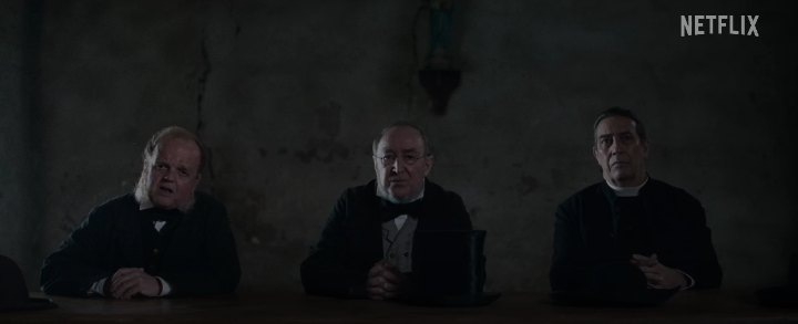 간호사에게애나의신성한능력을증언할것을요구하는사람들