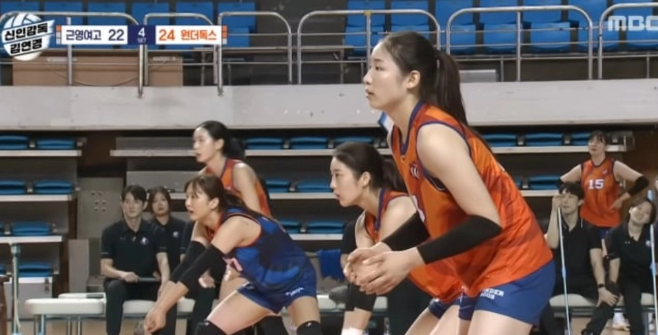 신인감독-김연경-원더독스와-근영여고의-경기-장면-MBC-화면-캡처-이미지