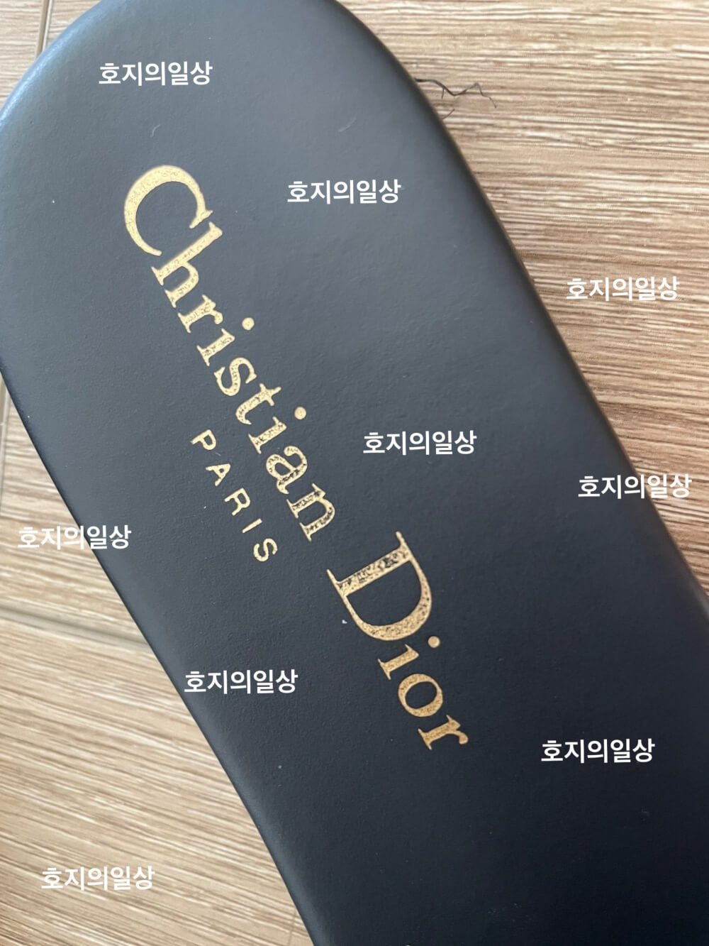 디올 디웨이 뮬 슬리퍼 - 새겨진 로고