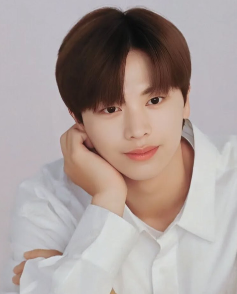 가수 겸 배우 육성재 키 나이 몸무게 혈액형 소속사 영화 드라마 MBTI