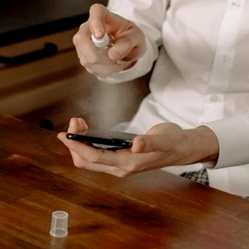 전자기기 끈적임 제거