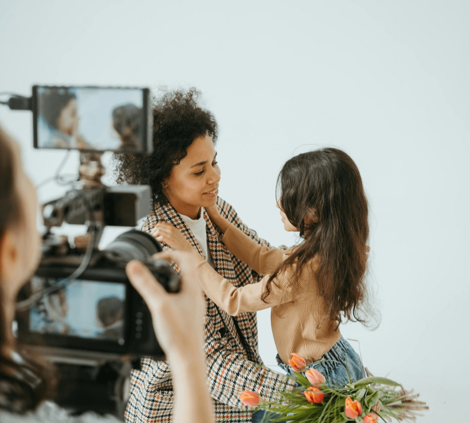 방송 촬영 중인 아이 사진