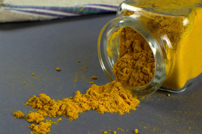 노란색 강황가루 클로즈업, 항산화 효능 식재료
