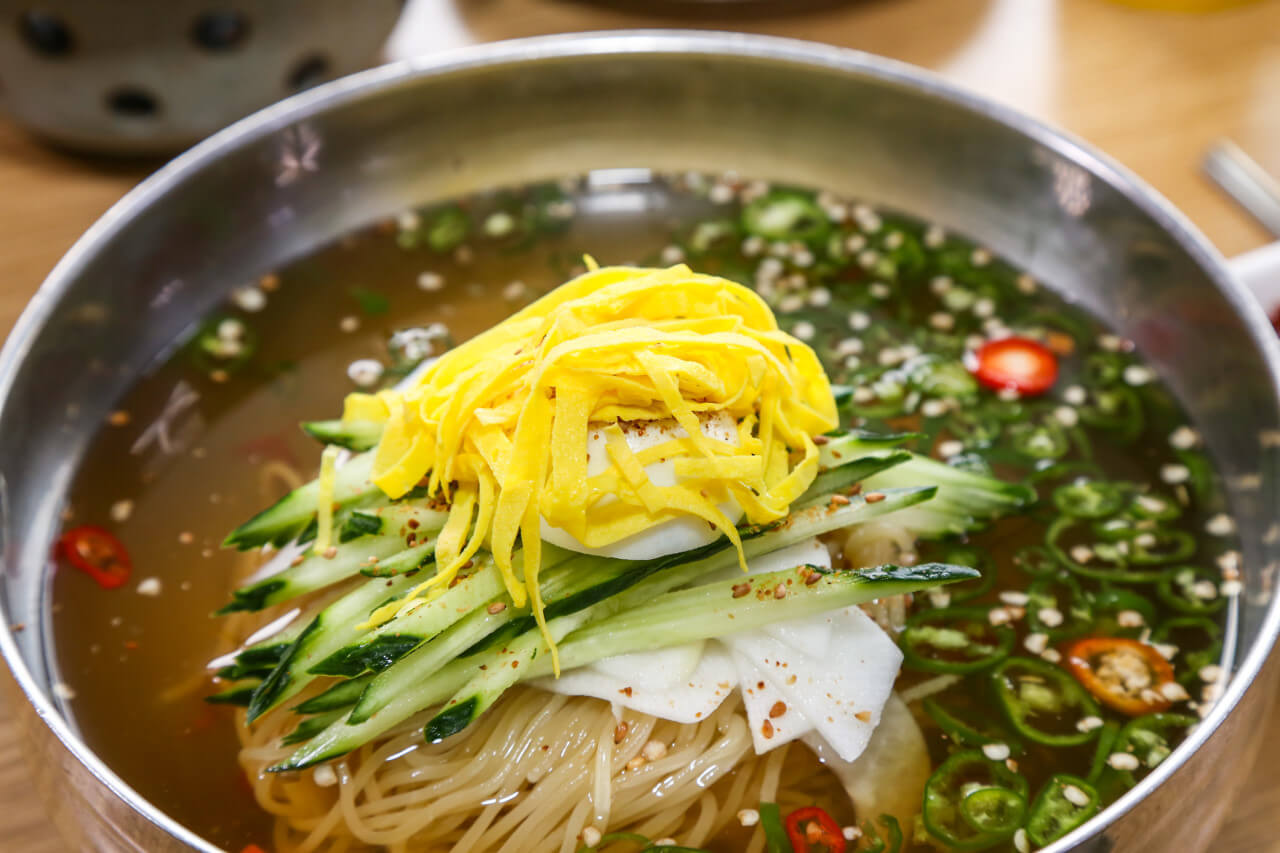 생방송투데이 3784회 한우물의 법칙 경주 전통 밀면 전문점 맛집 불국사밀면 (밀면 연탄불고기 맛집)