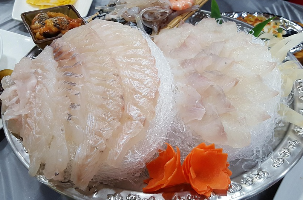 쫄깃한 광어회 사진