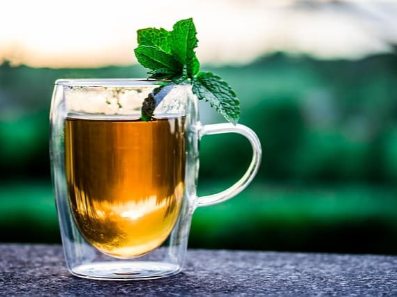 미지근 물에 넣어 먹는 상황버섯 가루