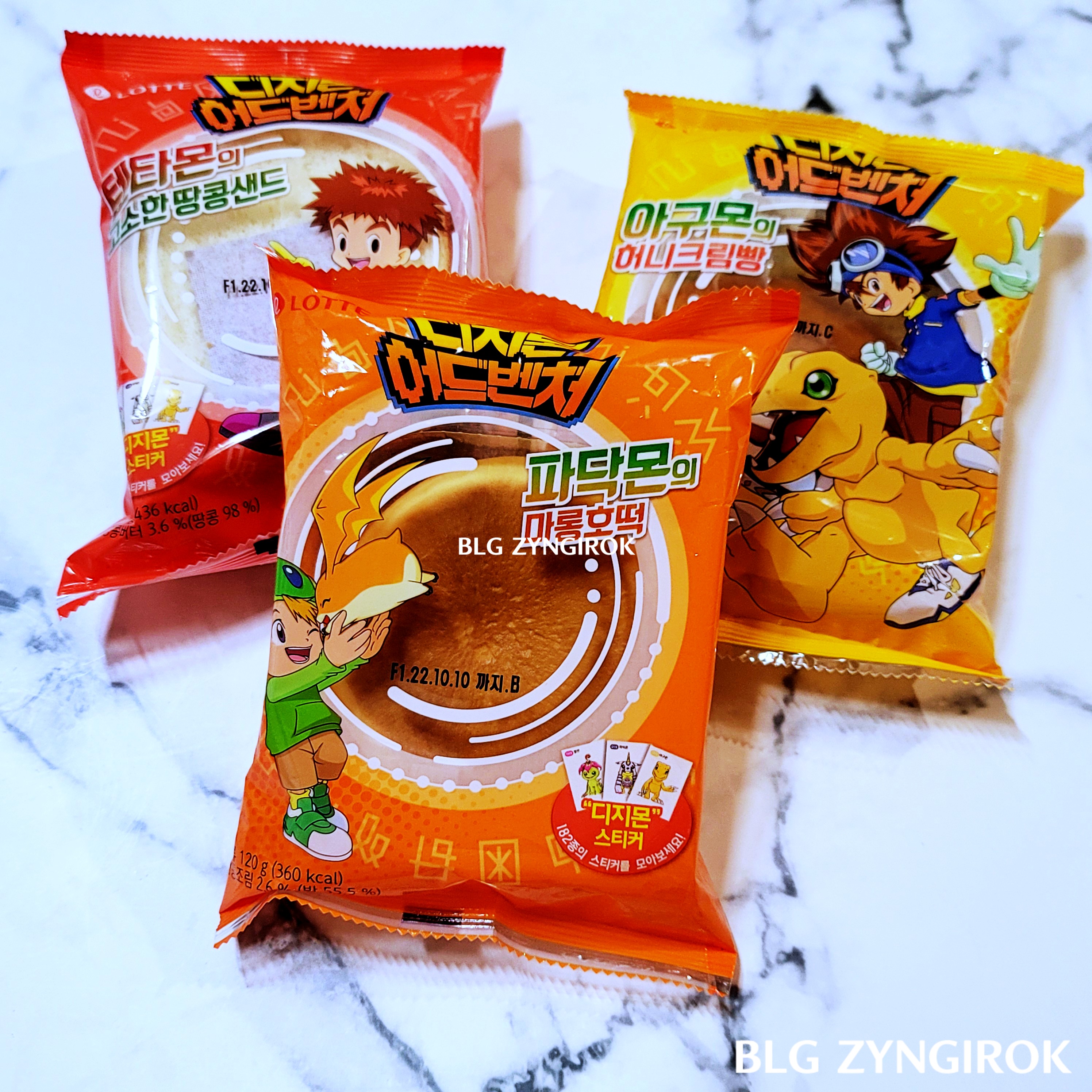 디지몬-빵-3개가-놓여있다.