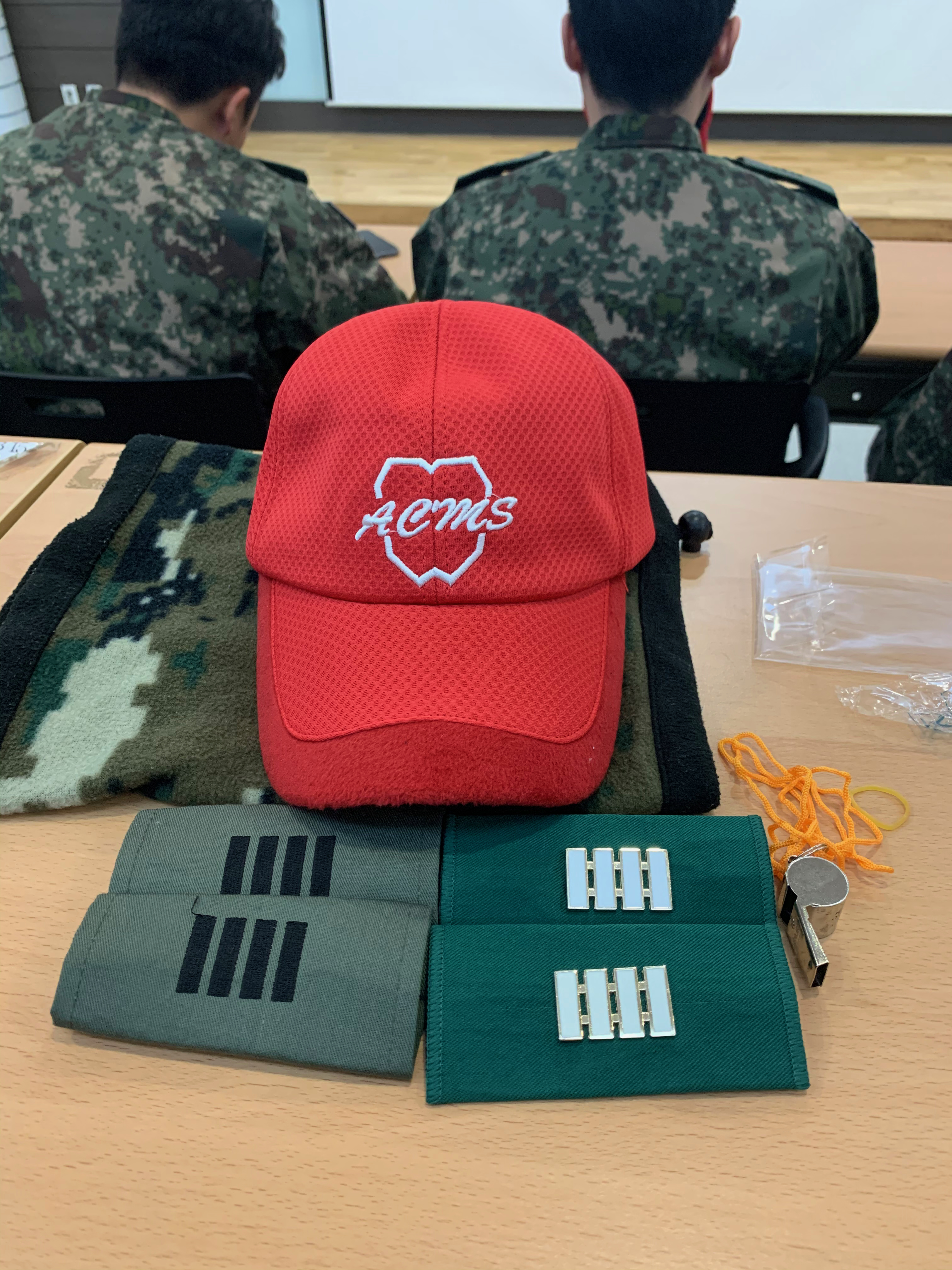 기훈지도후보생의 상징&#44; 빨간 모자