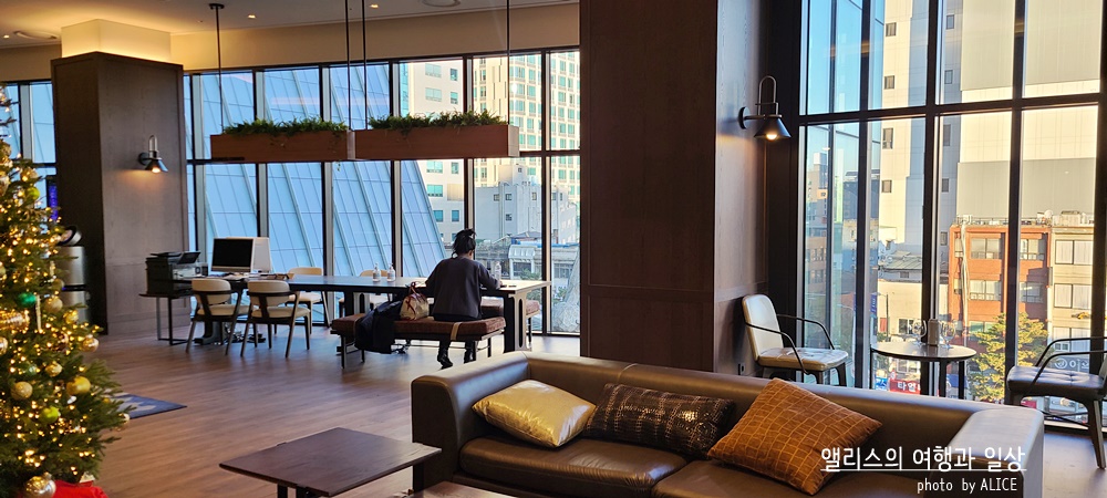 포포인츠 바이 쉐라톤 명동 부대시설 후기 로비