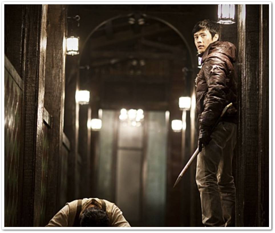 장경철에게 복수를 하고 있는 수현의 모습