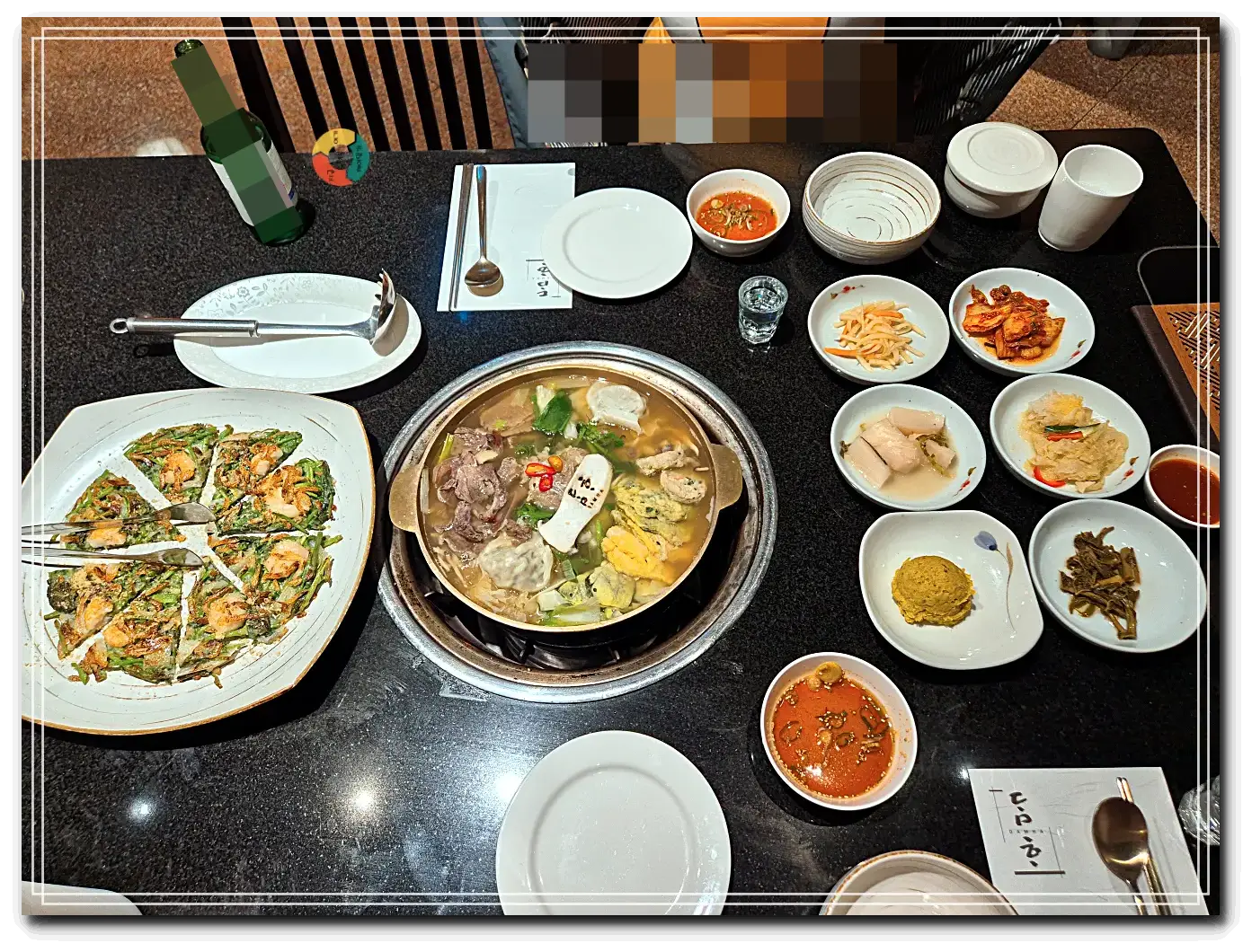 담하_한상차림-어복쟁반-미나리보리새우전-밑반찬