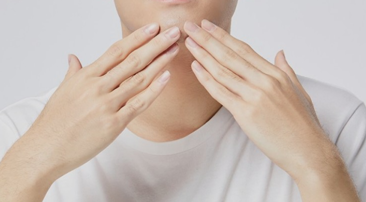 뒷목이-뻐근한-증상