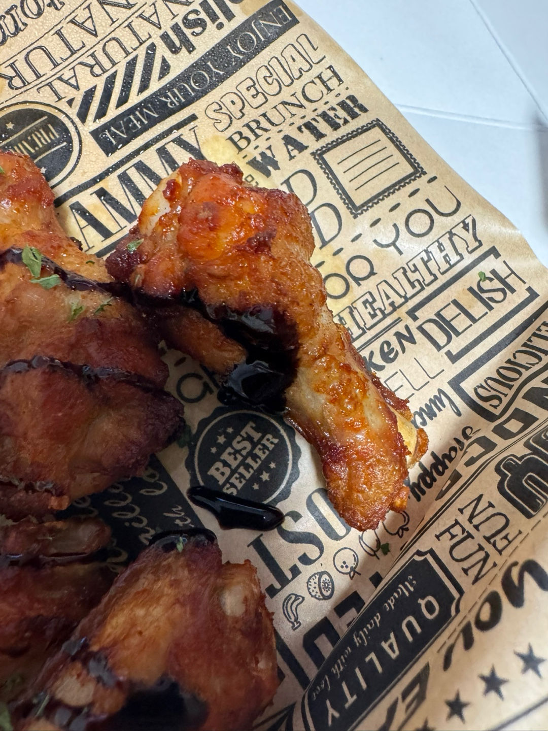 데리야끼 소스가 올라가 있는 봉 이미지