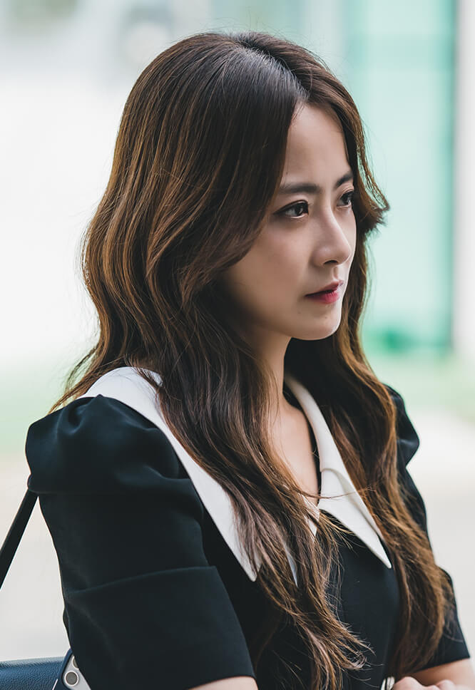 화난 표정의 류현경