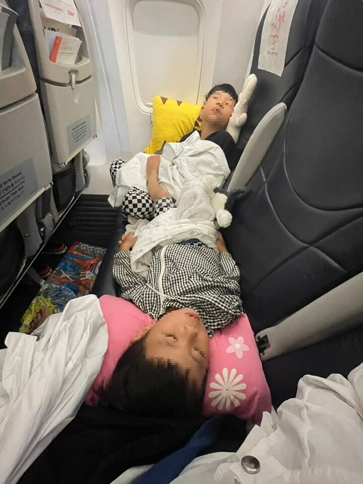 비행기에서-아이재우는법