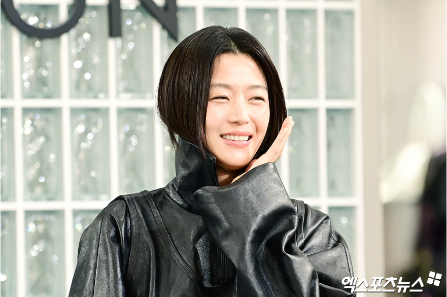 전지현 단발 스타일 루이비통 2025 FW 행사 참석 모습