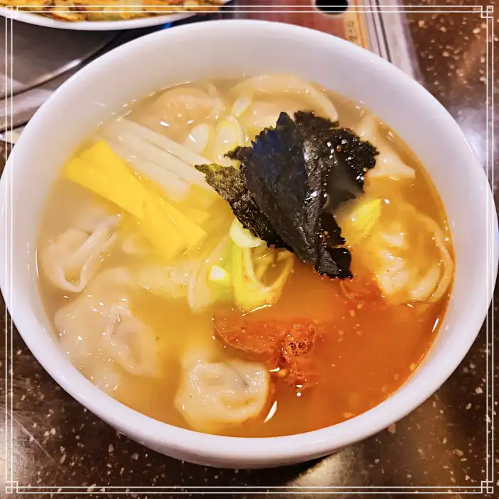 켄싱턴호텔 국회의사당역 여의도 맛집 손만두 떡국, 김치만두 만두국, 술국