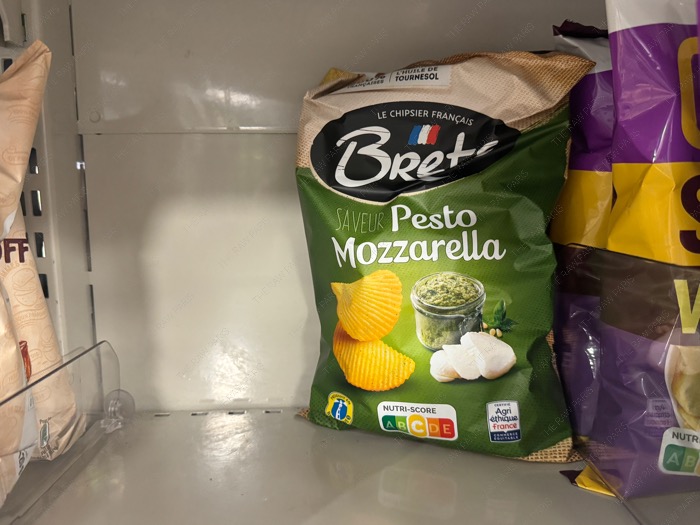 Brets Saveur Pesto Mozzarella French potato chips green bag