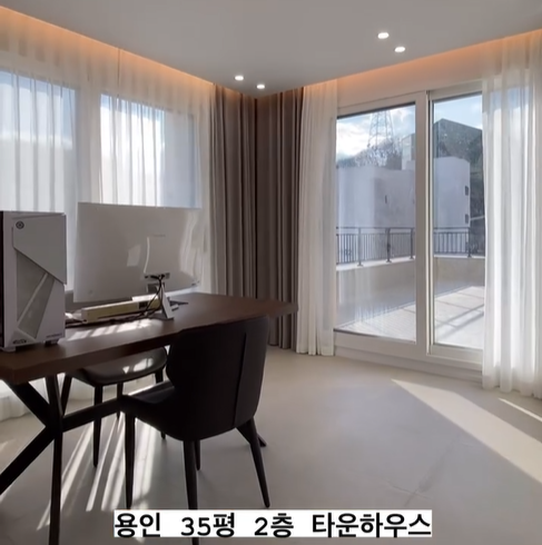 햇살이 잘 들어오는 서재, 아버님들이 좋아 할 만한 공간 입니다