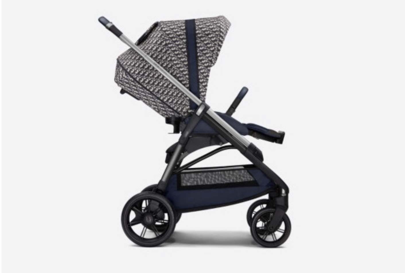 디올-오블리크-패턴-유모차