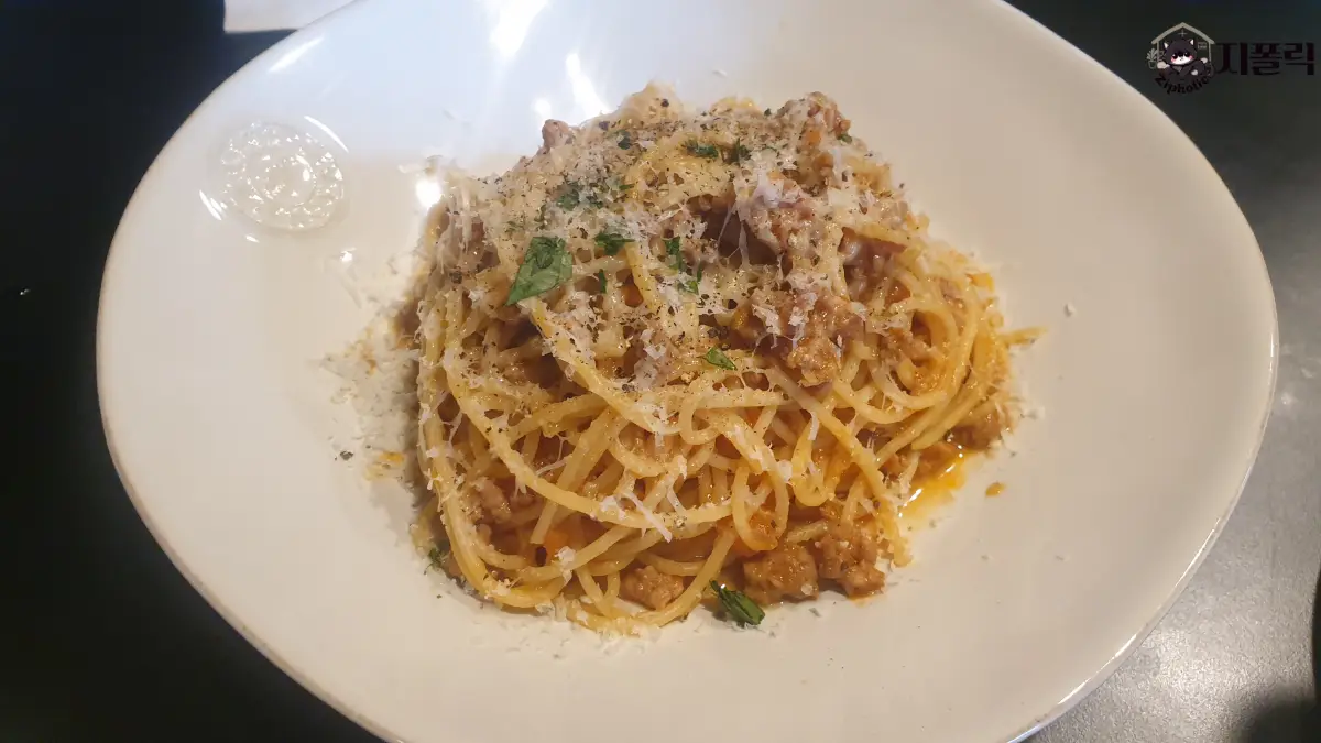 럭키어스-토마토라구파스타-16900원