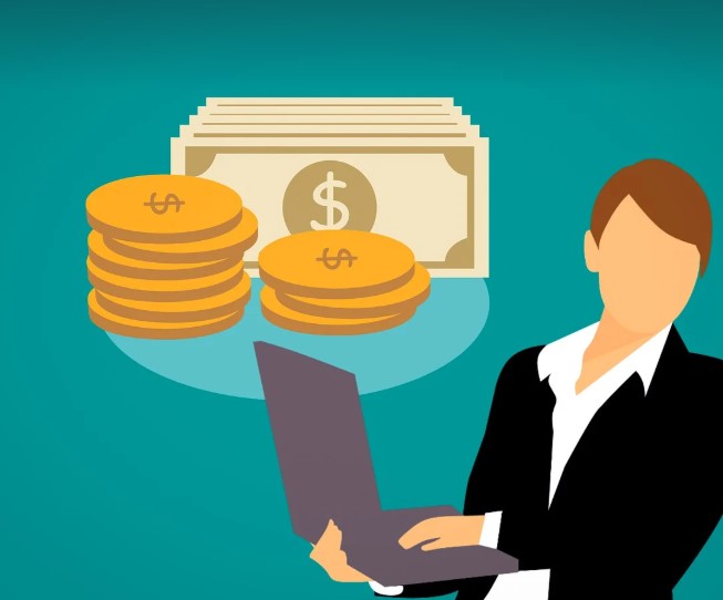 노트북을 들고 있는 사람과 수익을 상징하는 돈과 코인 일러스트