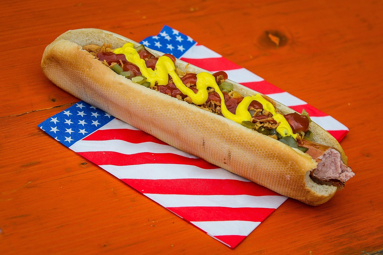 핫도그 먹기 대회 (Nathan’s Hot Dog Eating Contest) - 미국