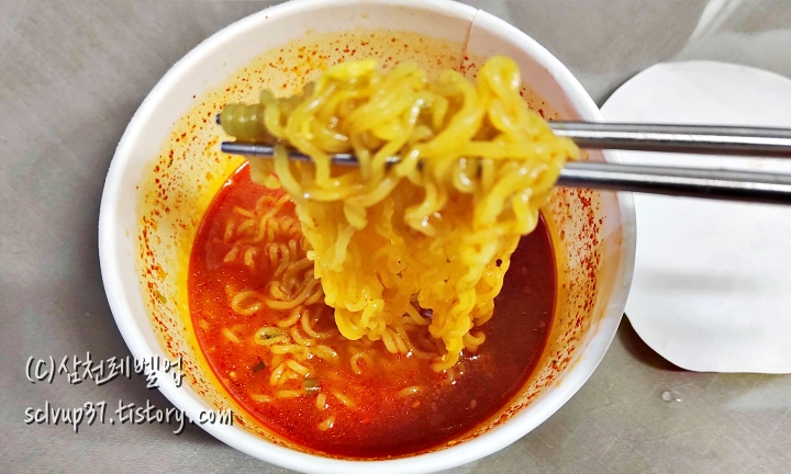 오뚜기 참깨라면 컵라면 큰컵 110g 면발