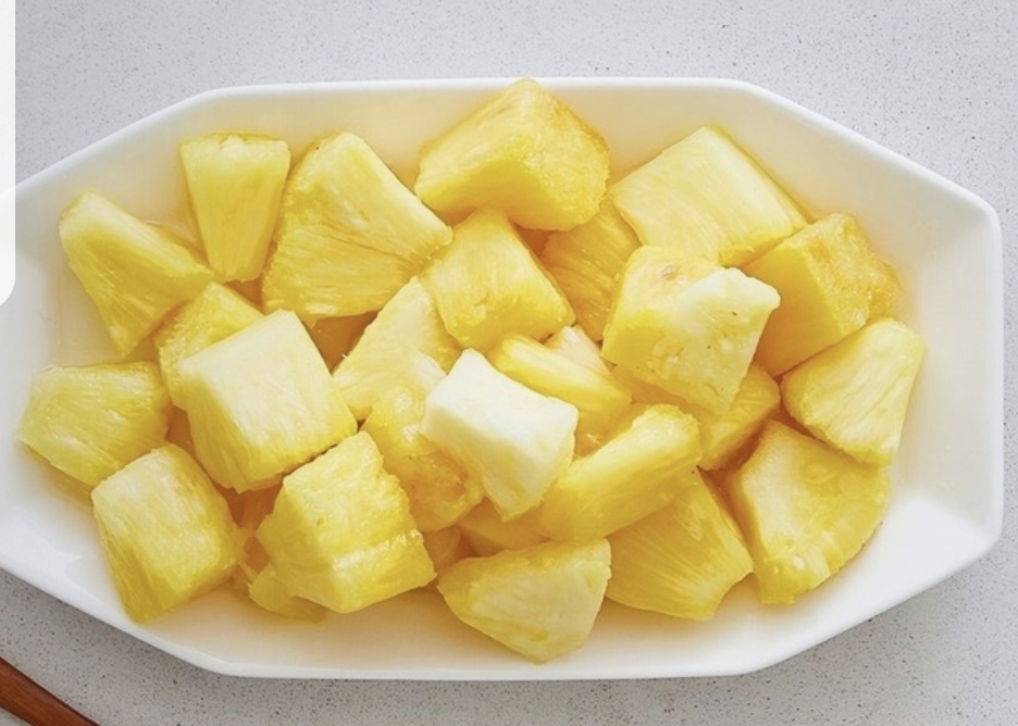 손질된 파인애플
