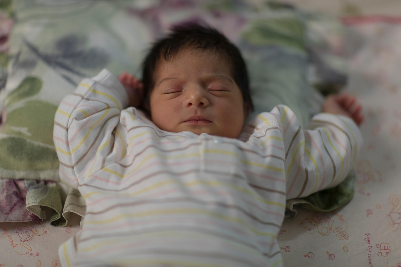 아기의-모습을-잘-살펴야-합니다.