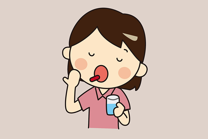 아스타잔틴을-섭취하는-여성