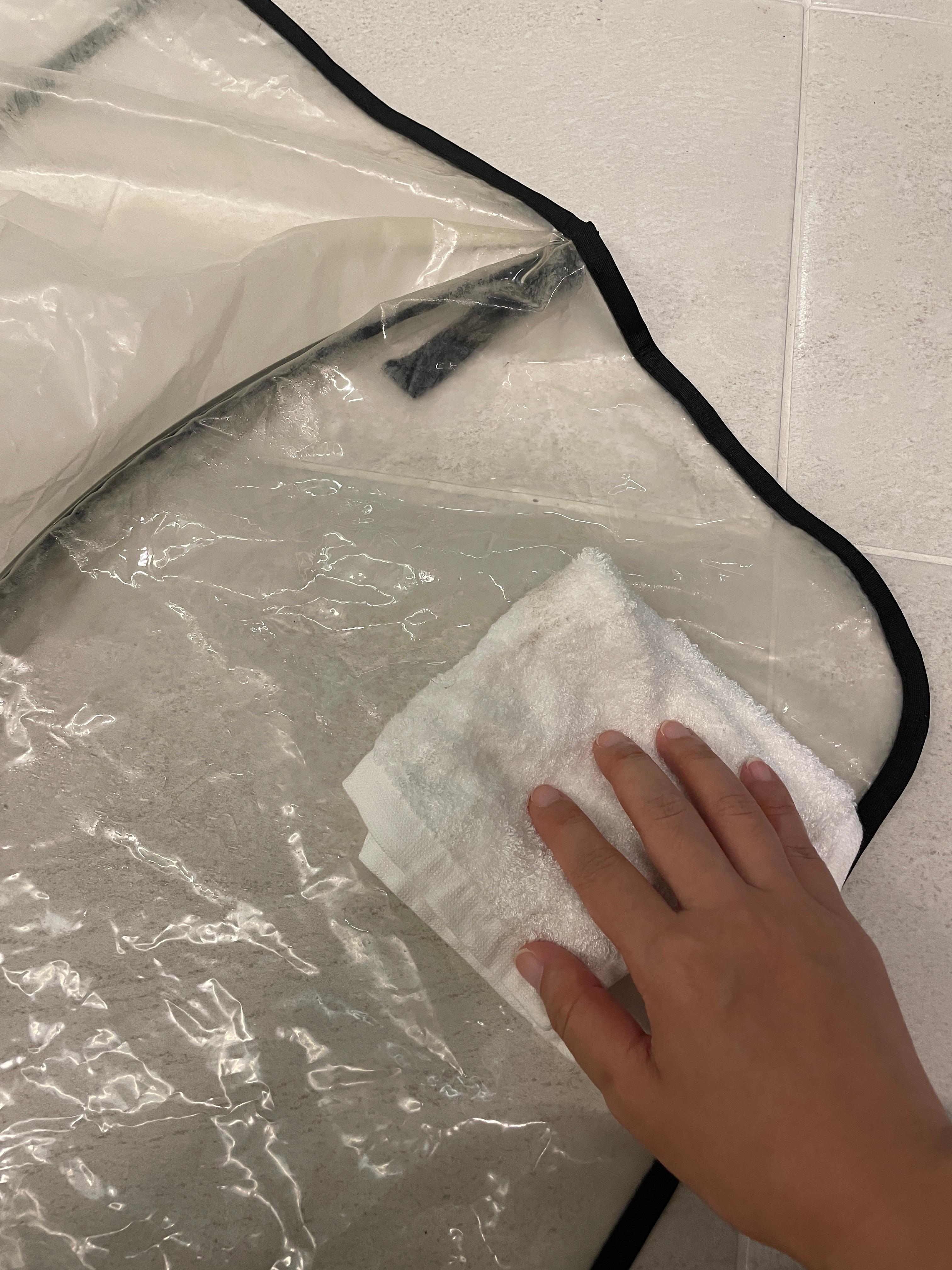 뿌옇게 변한 유모차 레인커버 관련 사진