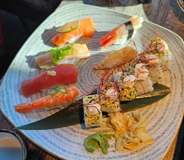 카사이 인 더 스카이 스시와 롤