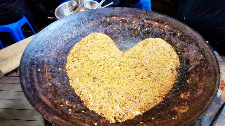 참나무 장작불의 거대한 불꽃으로 끓여낸 가마솥 솥뚜껑 닭볶음탕 가평 이영자 맛집 식당 방송 업체 가게 정보