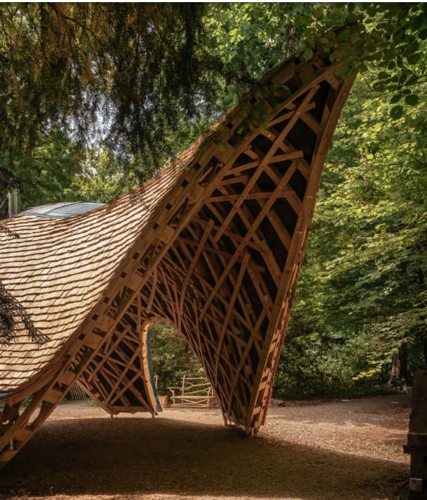인비저블 스튜디오의 '손으로 만든' 목재 쉼터' VIDEO: Invisible Studio unveils timber shelter "made with many hands" at Westonbirt arboretum
